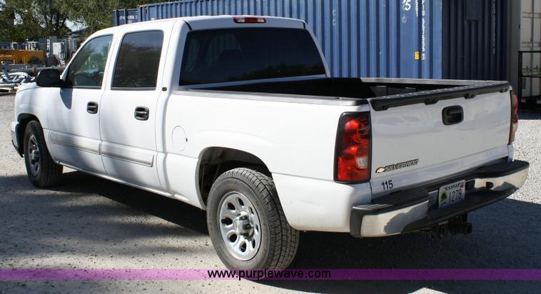image for item 6521 2006 Chevrolet C1500 Silverado pickup truck