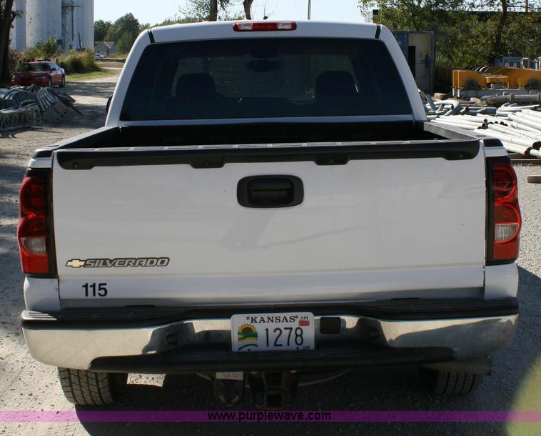 image for item 6521 2006 Chevrolet C1500 Silverado pickup truck