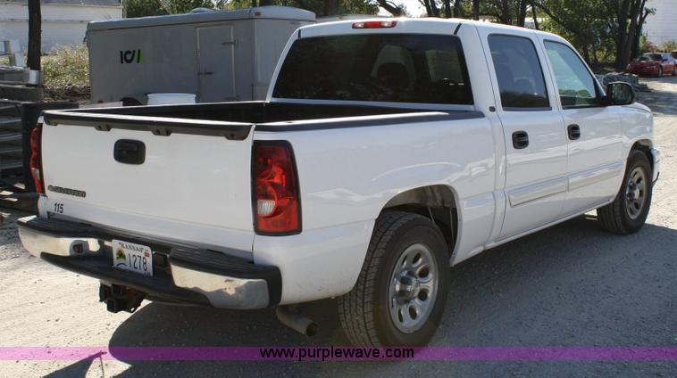 image for item 6521 2006 Chevrolet C1500 Silverado pickup truck