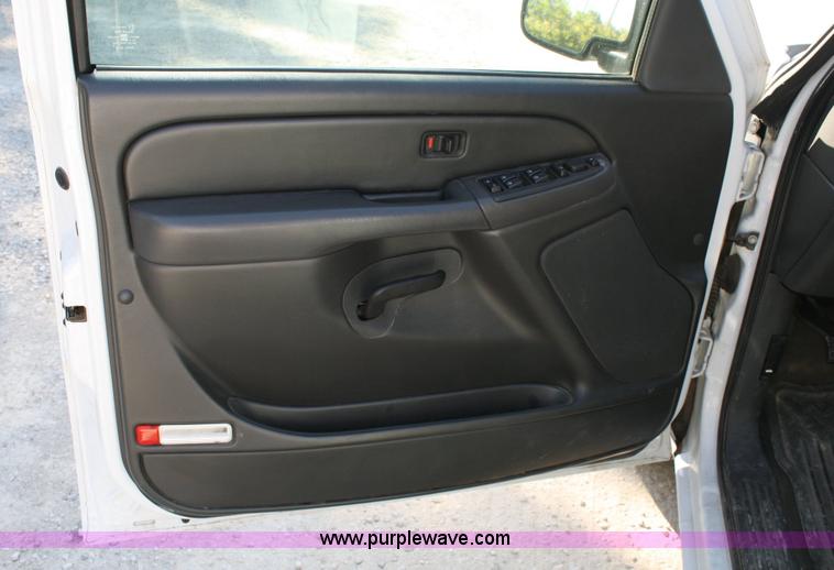 image for item 6521 2006 Chevrolet C1500 Silverado pickup truck