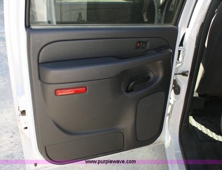 image for item 6521 2006 Chevrolet C1500 Silverado pickup truck