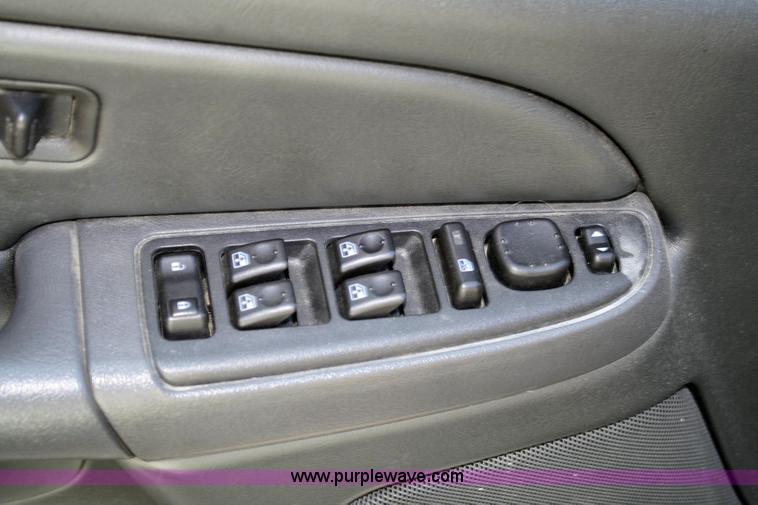 image for item 6521 2006 Chevrolet C1500 Silverado pickup truck