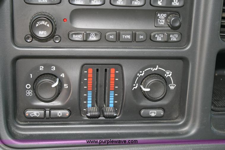 image for item 6521 2006 Chevrolet C1500 Silverado pickup truck