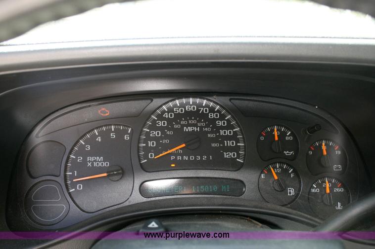 image for item 6521 2006 Chevrolet C1500 Silverado pickup truck