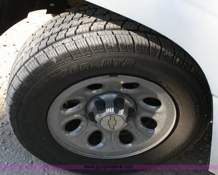 image for item 6521 2006 Chevrolet C1500 Silverado pickup truck