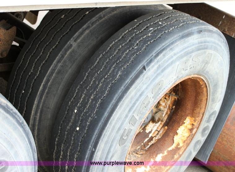 image for item 6533 1993 Wabash FRP-96 48' van trailer