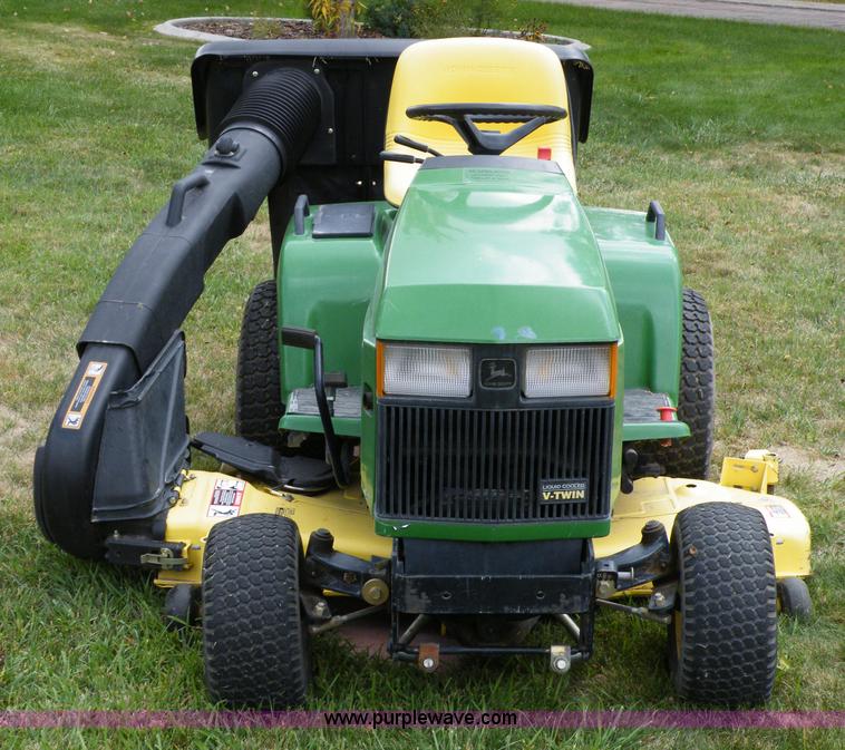 image for item 7303 John Deere 425 lawn tractor