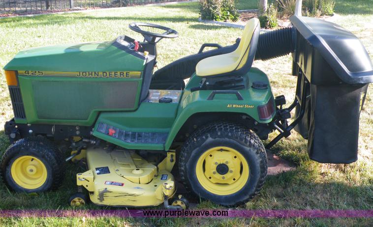 image for item 7303 John Deere 425 lawn tractor