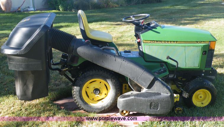 image for item 7303 John Deere 425 lawn tractor