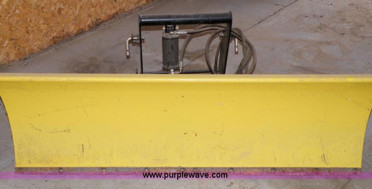 image for item 7303 John Deere 425 lawn tractor