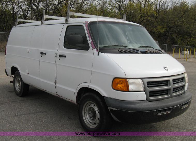 image for item 8049 1999 Dodge Ram Van B2500