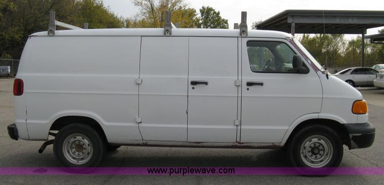 image for item 8049 1999 Dodge Ram Van B2500