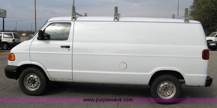 image for item 8049 1999 Dodge Ram Van B2500