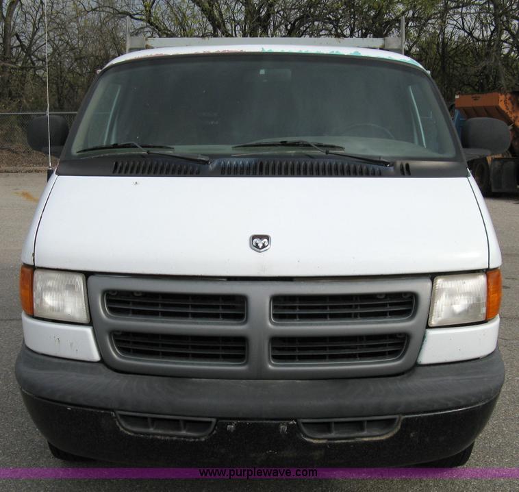 image for item 8049 1999 Dodge Ram Van B2500