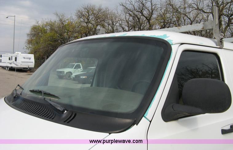 image for item 8049 1999 Dodge Ram Van B2500