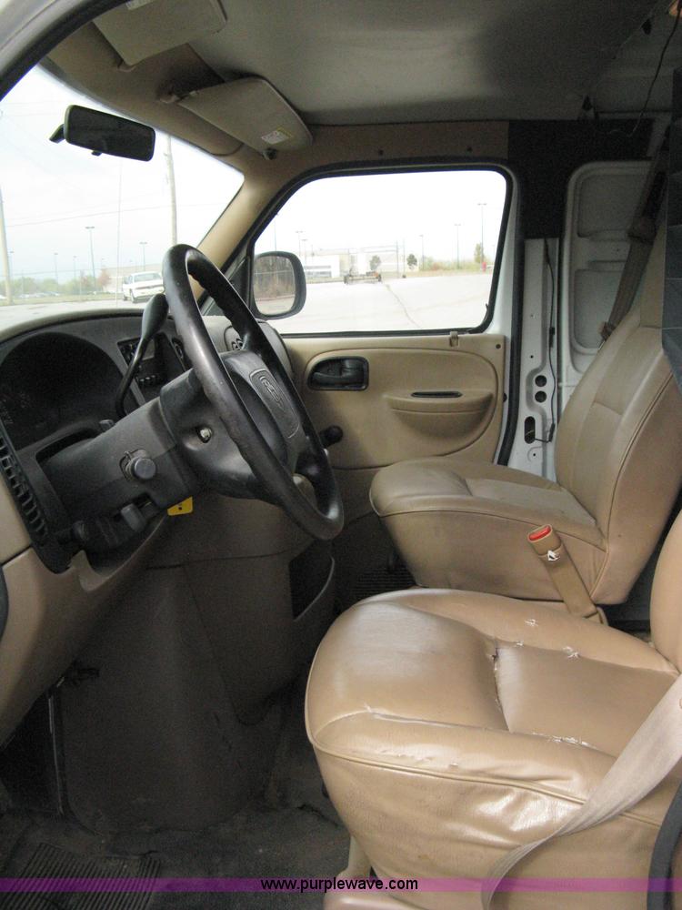 image for item 8049 1999 Dodge Ram Van B2500