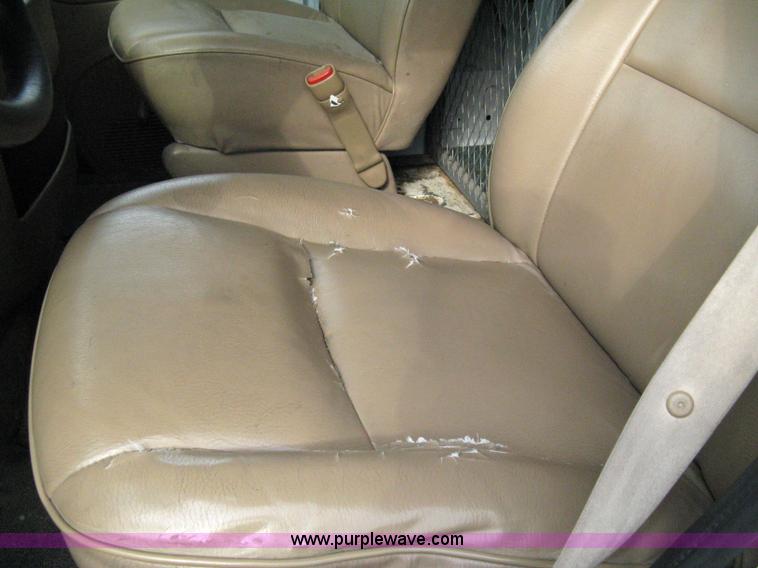 image for item 8049 1999 Dodge Ram Van B2500