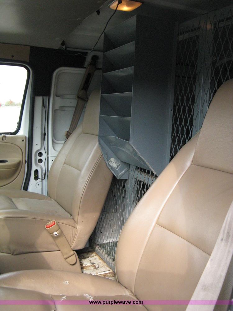 image for item 8049 1999 Dodge Ram Van B2500