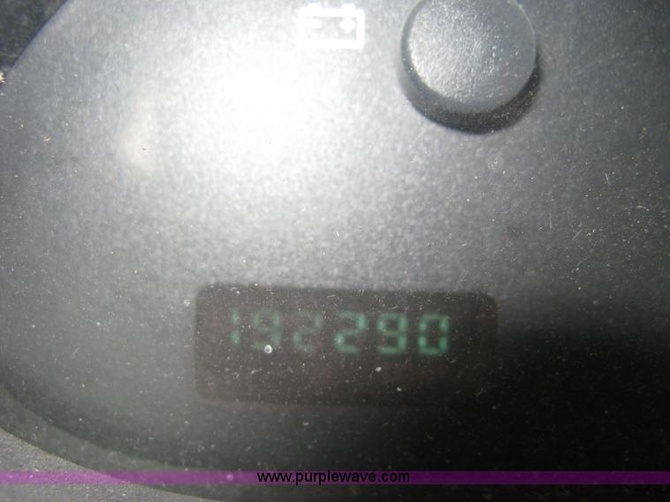 image for item 8049 1999 Dodge Ram Van B2500