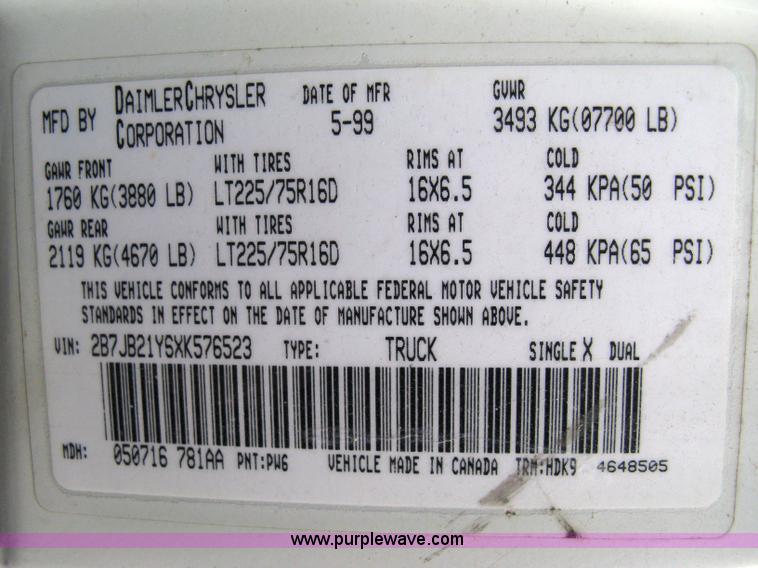 image for item 8049 1999 Dodge Ram Van B2500