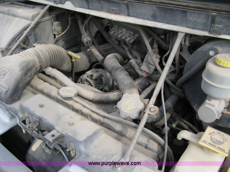 image for item 8049 1999 Dodge Ram Van B2500