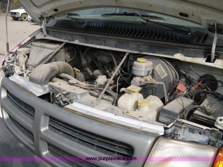 image for item 8049 1999 Dodge Ram Van B2500