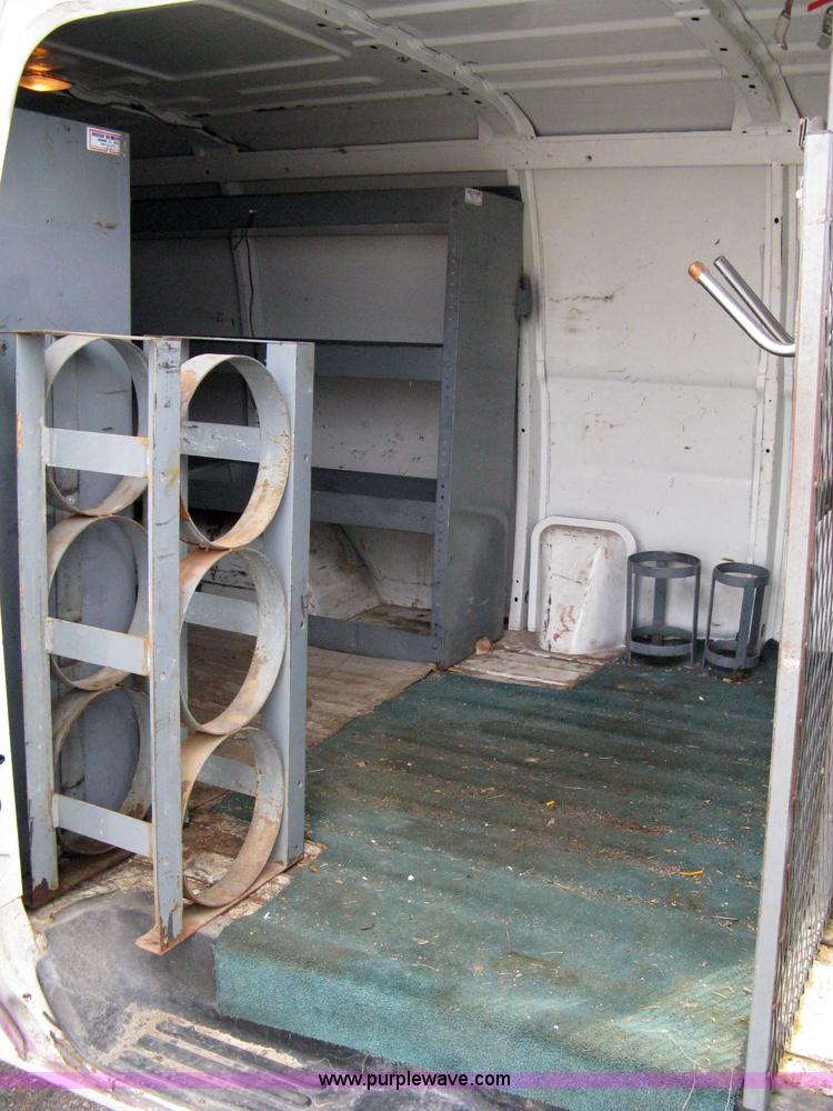 image for item 8049 1999 Dodge Ram Van B2500