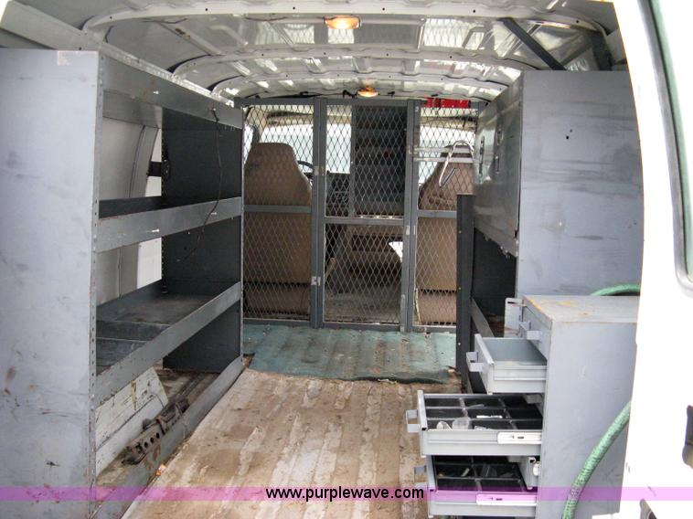 image for item 8049 1999 Dodge Ram Van B2500