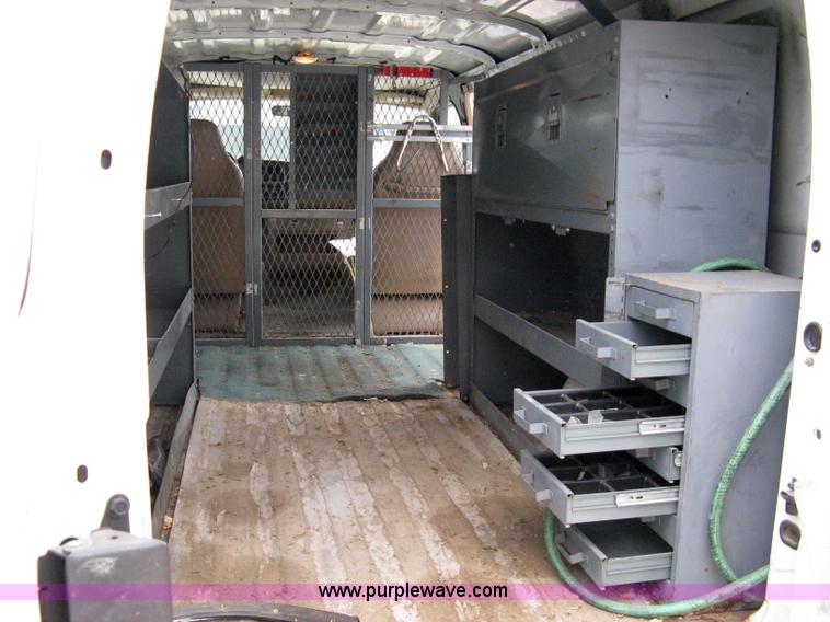 image for item 8049 1999 Dodge Ram Van B2500