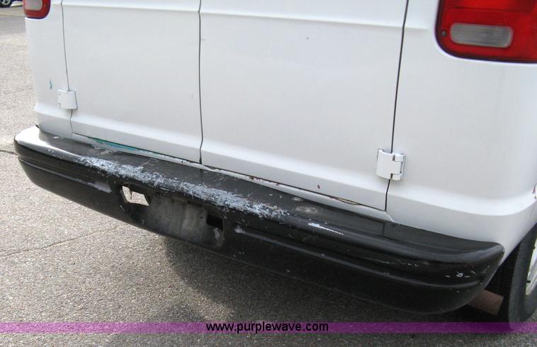 image for item 8049 1999 Dodge Ram Van B2500