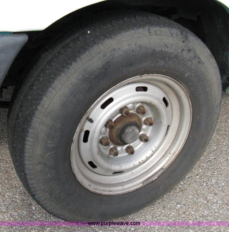 image for item 8049 1999 Dodge Ram Van B2500