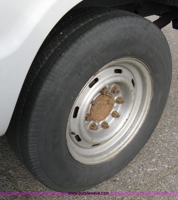 image for item 8049 1999 Dodge Ram Van B2500