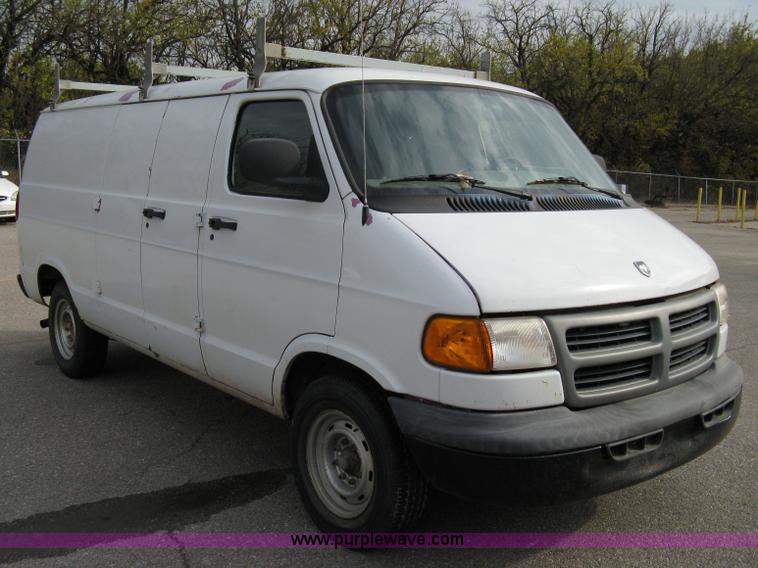 image for item 8050 1999 Dodge Ram Van B2500