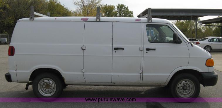 image for item 8050 1999 Dodge Ram Van B2500