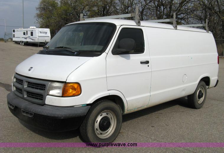 image for item 8050 1999 Dodge Ram Van B2500