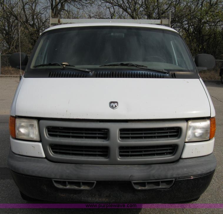 image for item 8050 1999 Dodge Ram Van B2500