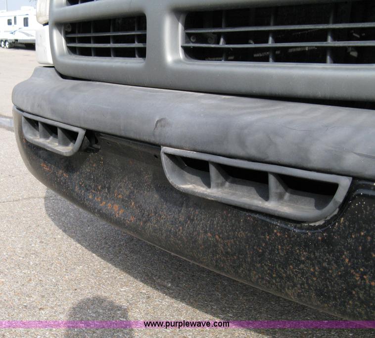 image for item 8050 1999 Dodge Ram Van B2500