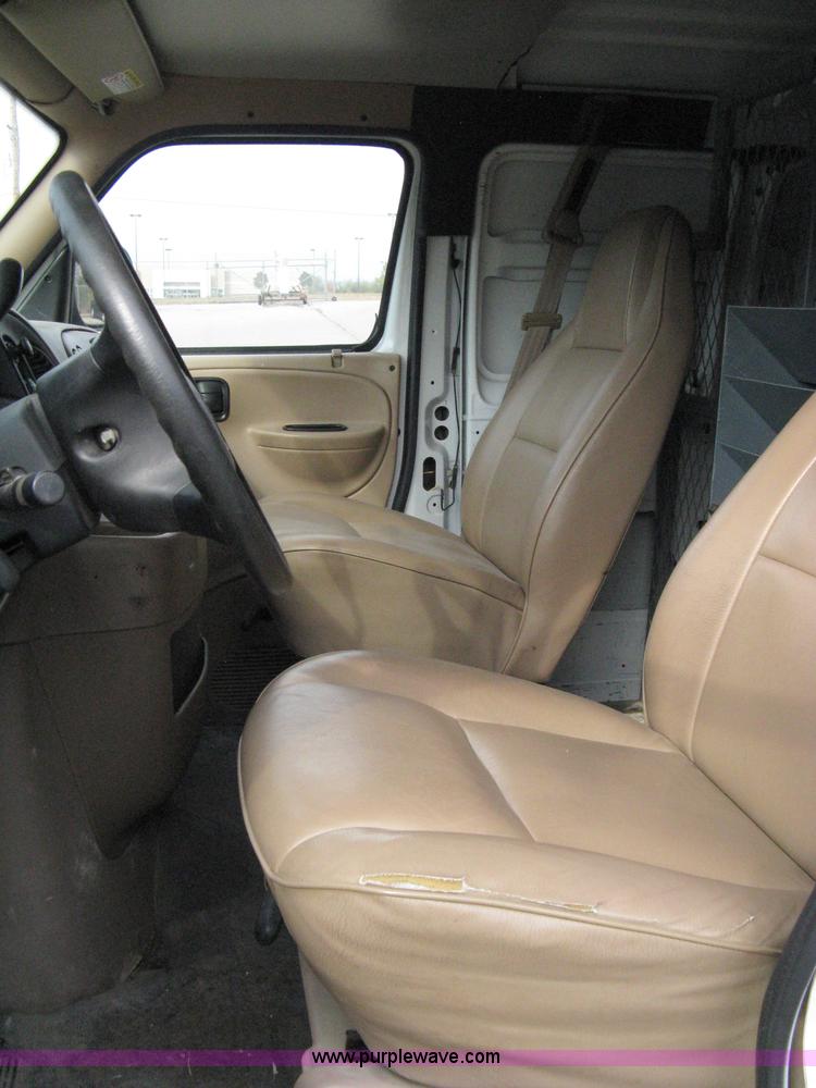image for item 8050 1999 Dodge Ram Van B2500