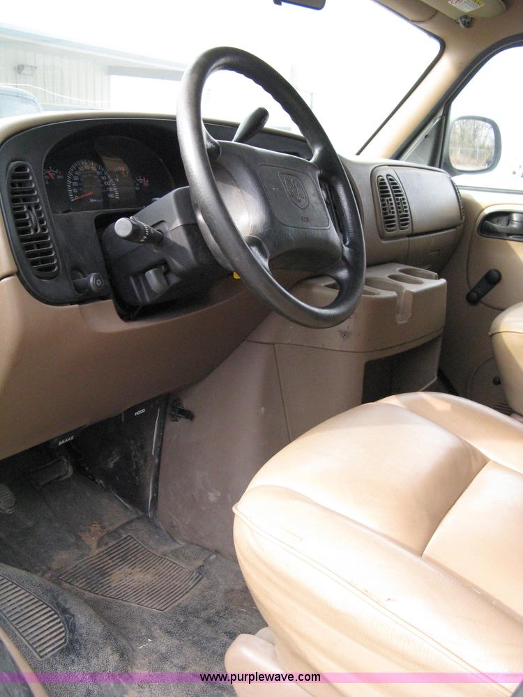 image for item 8050 1999 Dodge Ram Van B2500