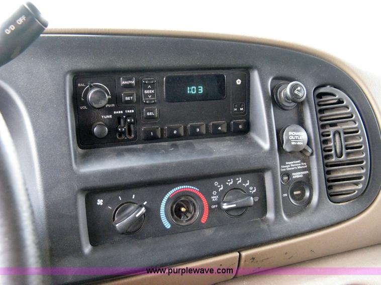 image for item 8050 1999 Dodge Ram Van B2500