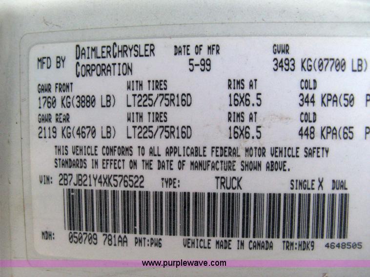 image for item 8050 1999 Dodge Ram Van B2500