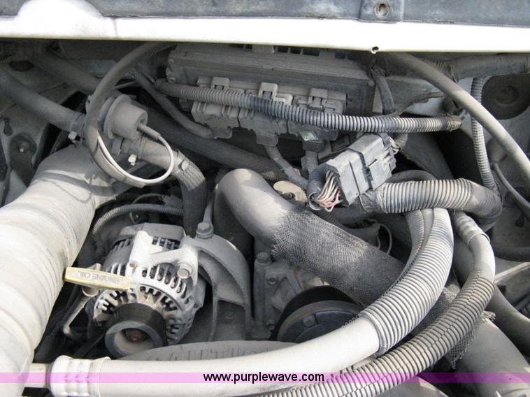 image for item 8050 1999 Dodge Ram Van B2500