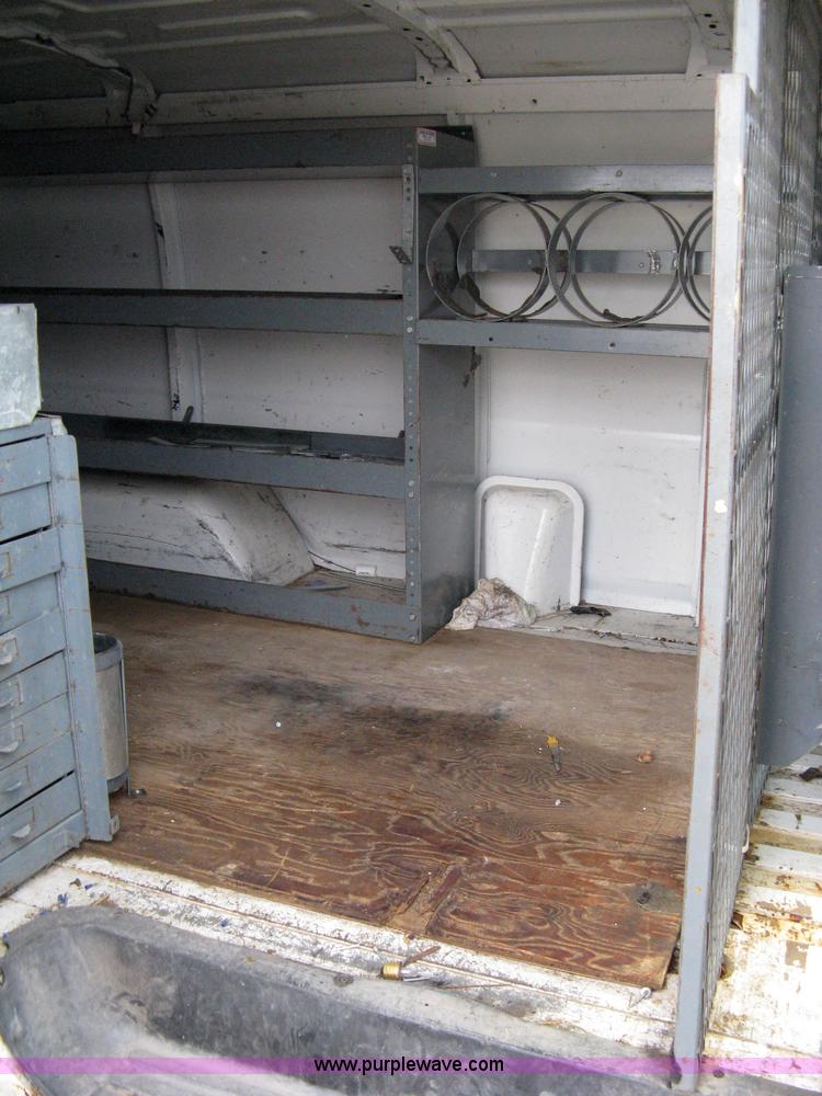 image for item 8050 1999 Dodge Ram Van B2500