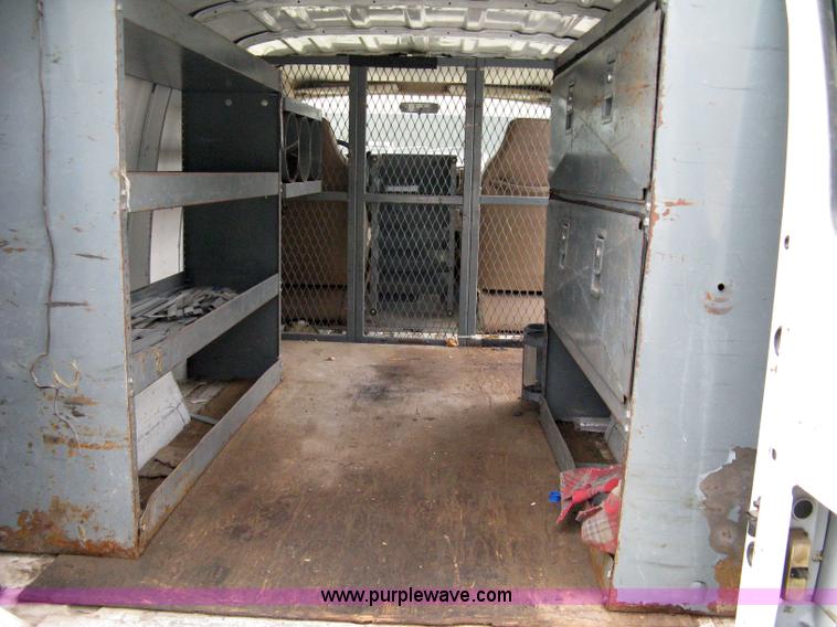 image for item 8050 1999 Dodge Ram Van B2500