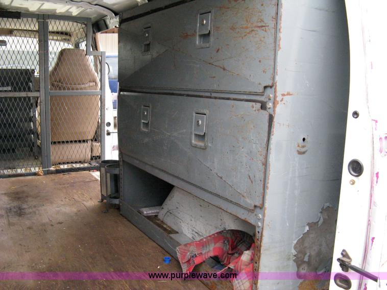 image for item 8050 1999 Dodge Ram Van B2500