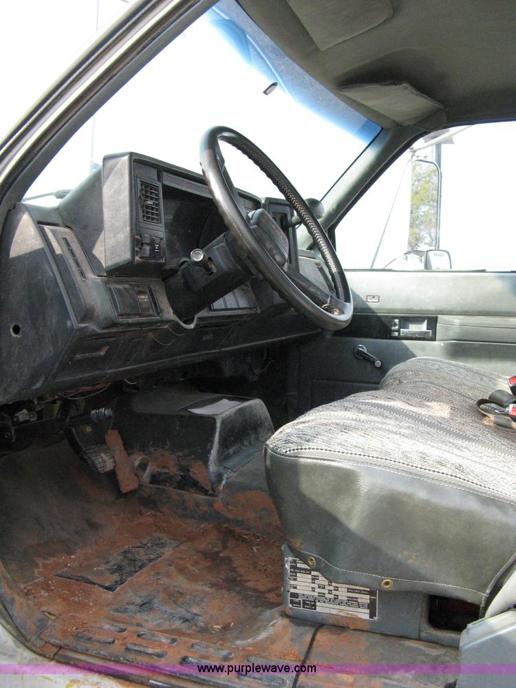 image for item 8051 1992 GMC Topkick LoPro SLE flatbed truck