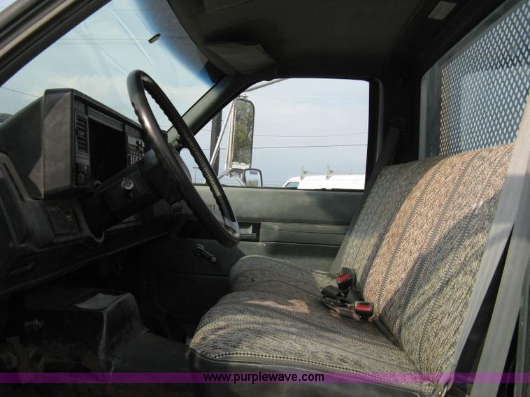 image for item 8051 1992 GMC Topkick LoPro SLE flatbed truck