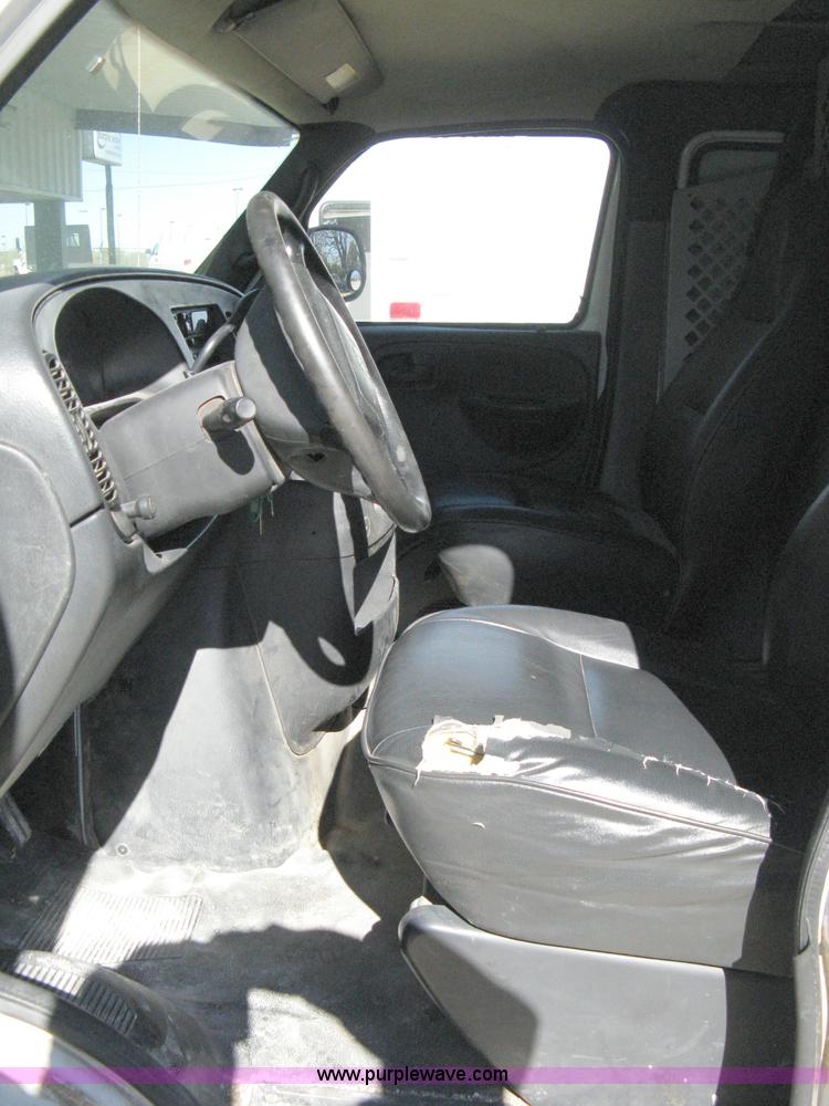 image for item 8057 2001 Dodge 2500 Ram van