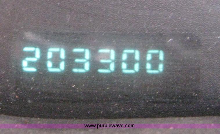 image for item 8057 2001 Dodge 2500 Ram van