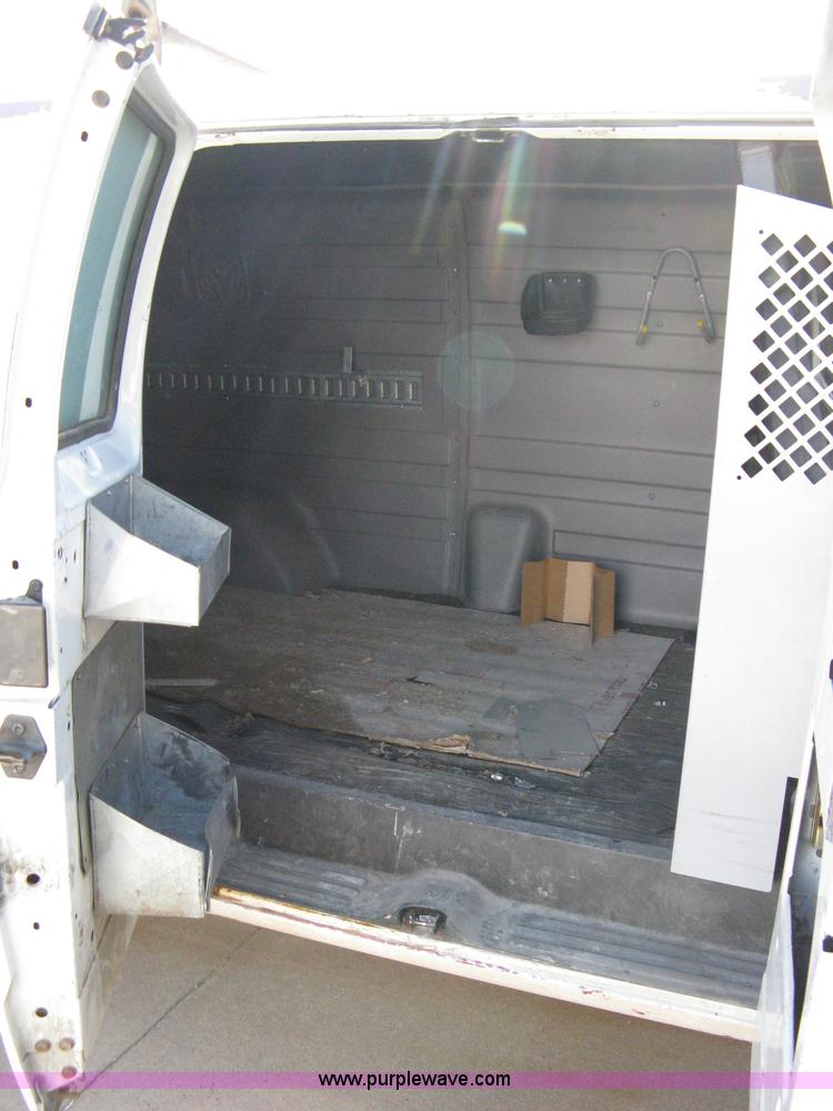 image for item 8057 2001 Dodge 2500 Ram van
